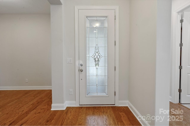 467 Granite Lake Ct, Denver, NC 28037 - foyer featuring wood finished floors and baseboards