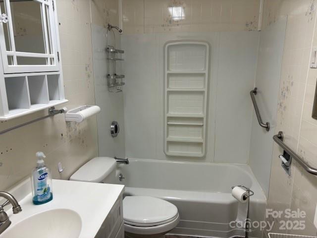 1014 Skyway Dr, Kannapolis, NC 28083 - full bathroom featuring toilet, shower / bath combination, and vanity