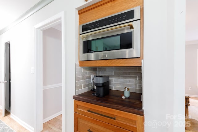 211 Southfork Dr, Belmont, NC 28012 - detailed view of tasteful backsplash, oven, and baseboards