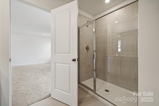 bathroom featuring tiled shower and recessed lighting