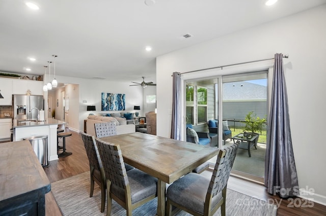 dining space featuring dark wood-style flooring, a ceiling fan, recessed lighting, and baseboards