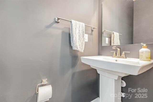 625 Uwharrie River Rd, Charlotte, NC 28211 - bathroom with a sink