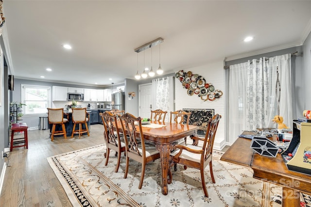 622 University Dr, Rock Hill, SC 29730 - dining space featuring crown molding, light wood-style flooring, recessed lighting, and baseboards