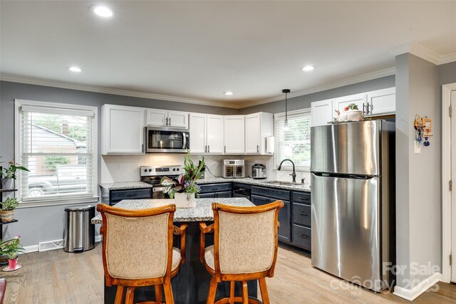 622 University Dr, Rock Hill, SC 29730 - kitchen with appliances with stainless steel finishes, a sink, white cabinetry, light wood-style floors, and recessed lighting