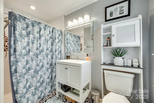 622 University Dr, Rock Hill, SC 29730 - full bath with a shower with shower curtain, vanity, toilet, and crown molding