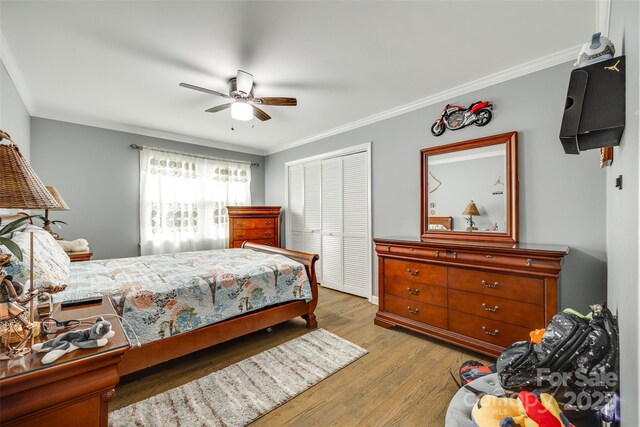 622 University Dr, Rock Hill, SC 29730 - bedroom with ornamental molding, a closet, light wood-style floors, and ceiling fan