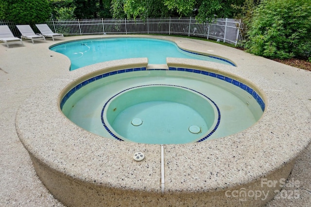 2725 Cotton Planter Ln, Charlotte, NC 28270 - view of swimming pool with a pool with connected hot tub
