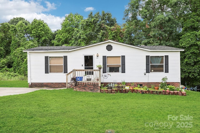 103 Palace Pt, Kings Mountain, NC 28086 - view of front of property with a front lawn, roof with shingles, and crawl space
