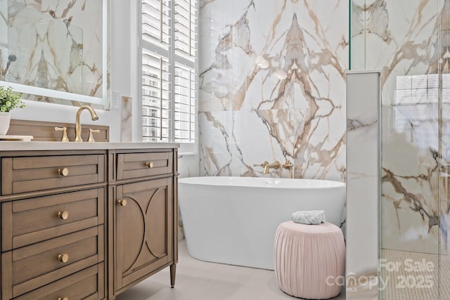 15913 Trenton Place Rd, Huntersville, NC 28078 - full bath with vanity and a soaking tub