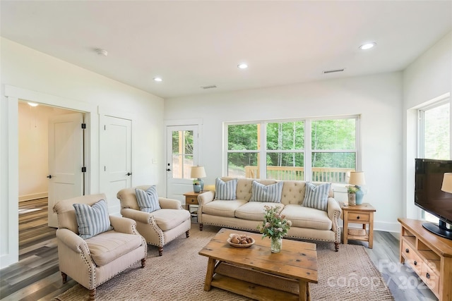 living area featuring light wood-type flooring and recessed lighting