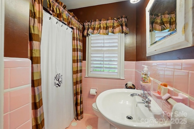 2025 Sagamore Rd, Charlotte, NC 28209 - full bath featuring a sink, tile walls, and a shower with shower curtain