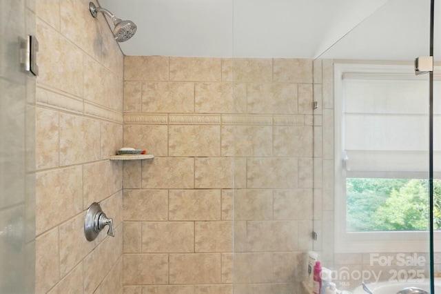 2025 Sagamore Rd, Charlotte, NC 28209 - bathroom with a tile shower
