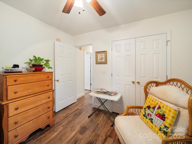 living area featuring dark wood-style floors and ceiling fan