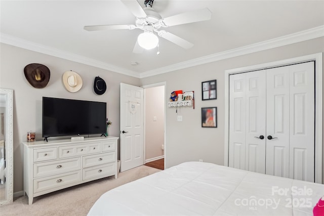 8612 Tintinhull Ln, Waxhaw, NC 28173 - bedroom with ornamental molding, light colored carpet, a closet, ceiling fan, and baseboards