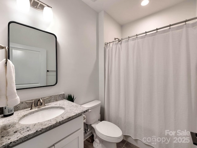 bathroom featuring toilet, vanity, a shower with shower curtain, and recessed lighting