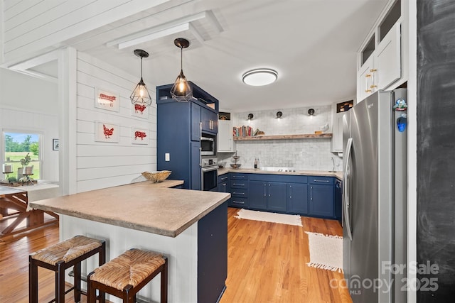 930 Hawley Rd, Mcconnells, SC 29726 - kitchen with blue cabinetry, stainless steel appliances, a peninsula, light wood-type flooring, and a breakfast bar