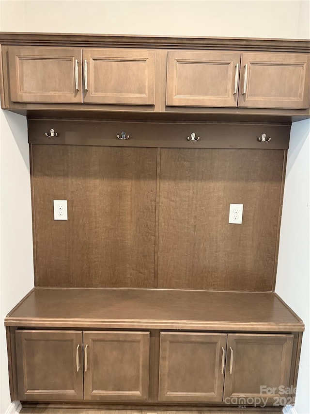 2910 Sloan Dr, Charlotte, NC 28208 - view of mudroom