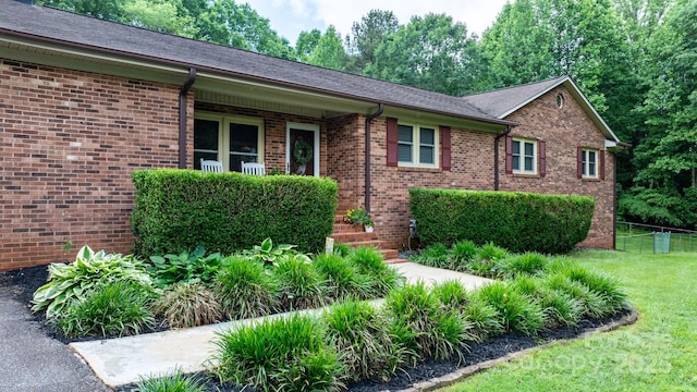4916 Leepers Creek Rd, Maiden, NC 28650 - ranch-style home featuring brick siding
