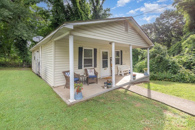 1016 W 10th Ave, Gastonia, NC 28052 - view of front of property with a front lawn