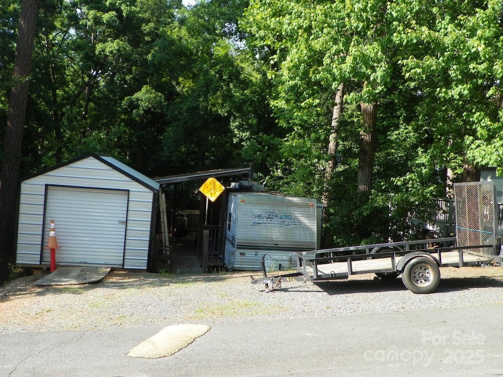 124 Oak St, New London, NC 28127
