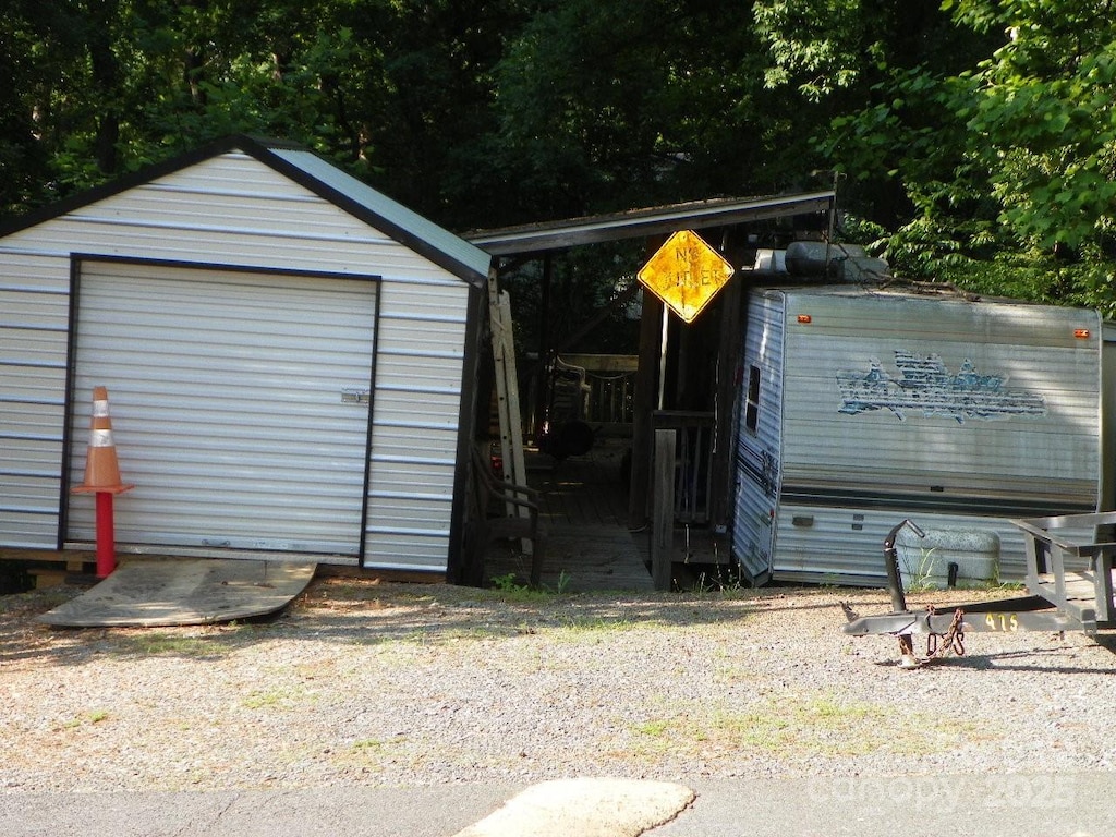 124 Oak St, New London, NC 28127