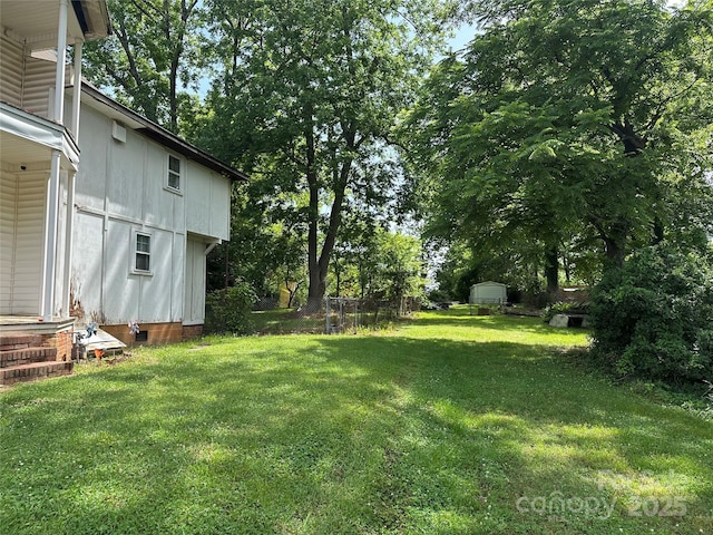 204 N Gaston St, Kings Mountain, NC 28086 - view of grassy yard featuring view of wooded area