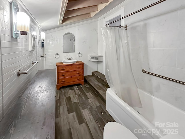 204 N Gaston St, Kings Mountain, NC 28086 - full bathroom featuring wood finished floors, shower / tub combo, toilet, and vanity