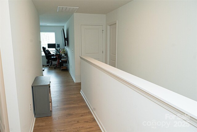 10100 Jack Nicklaus Dr, Lancaster, SC 29720 - hallway with wood finished floors, a desk, and baseboards
