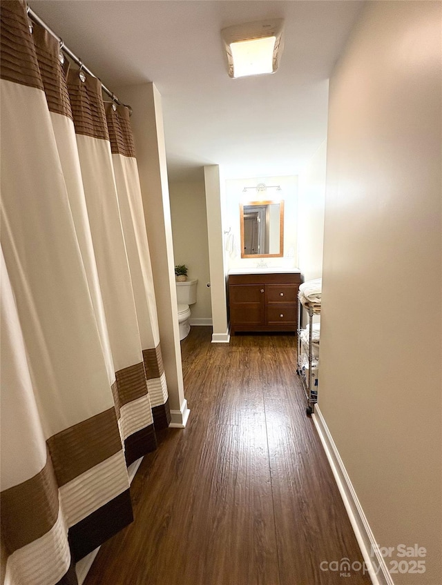 12125 Mountainside Ln, Charlotte, NC 28278 - full bathroom with toilet, hardwood / wood-style flooring, vanity, baseboards, and curtained shower