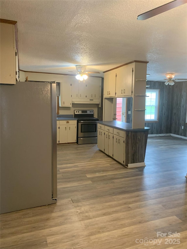 304 W Miller St, Jefferson, SC 29718 - kitchen with appliances with stainless steel finishes, ceiling fan, a textured ceiling, dark countertops, and light wood-style floors