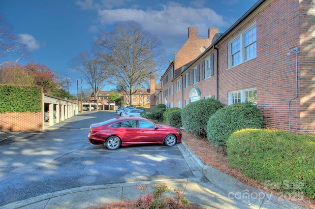101 S Laurel Ave Unit 72A, Charlotte, NC 28207 - view of uncovered parking lot