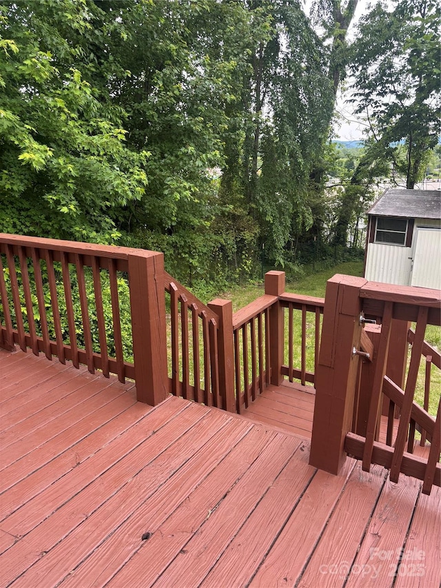 116 N Blue Ridge Ave, Hendersonville, NC 28792 - view of wooden deck