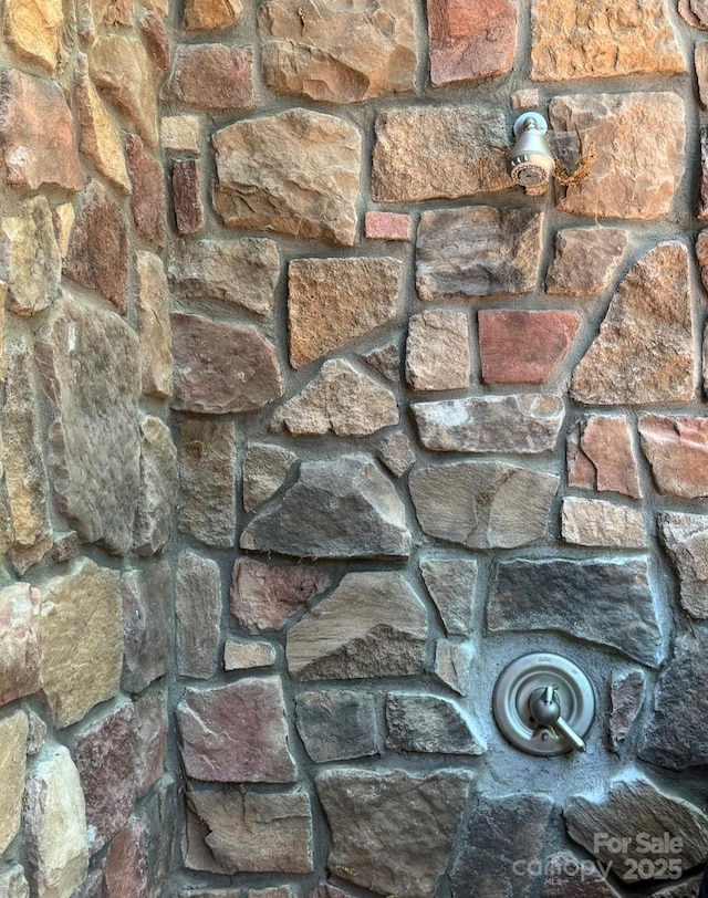 detailed view of stone siding