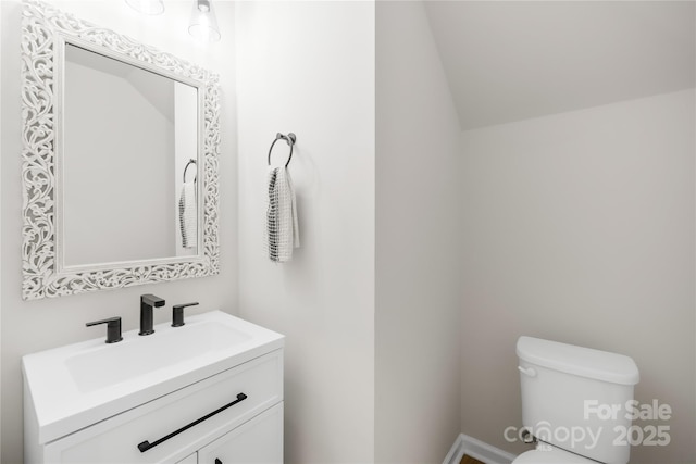 3110 Streamside Dr, Davidson, NC 28036 - bathroom with toilet and vanity