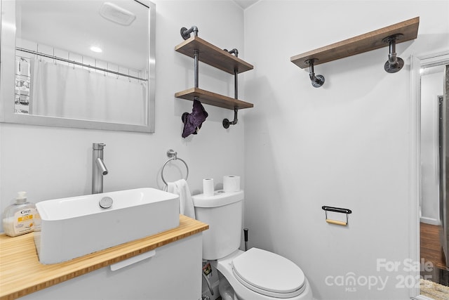 2536 Bancroft St, Charlotte, NC 28206 - full bathroom with toilet and vanity
