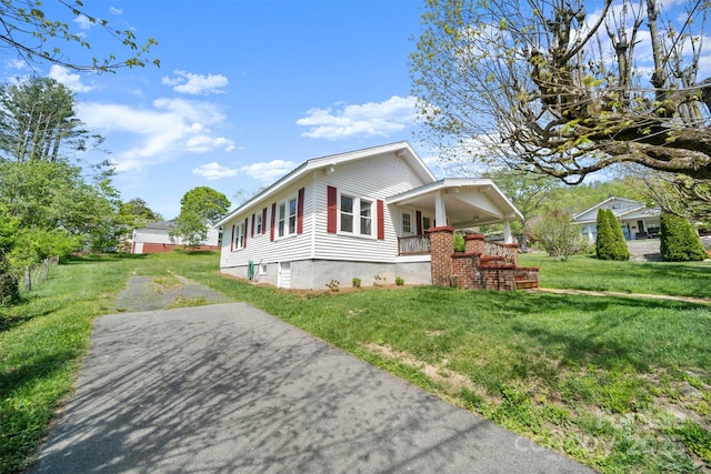 35 Amethyst St, Spruce Pine, NC 28777 - view of side of property featuring a porch and a lawn