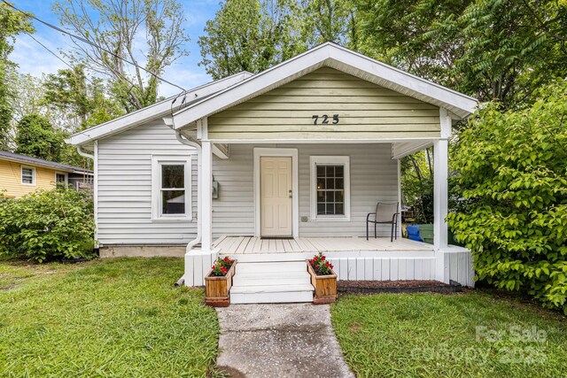 725 1st Ave W, Hendersonville, NC 28739 - photo 1