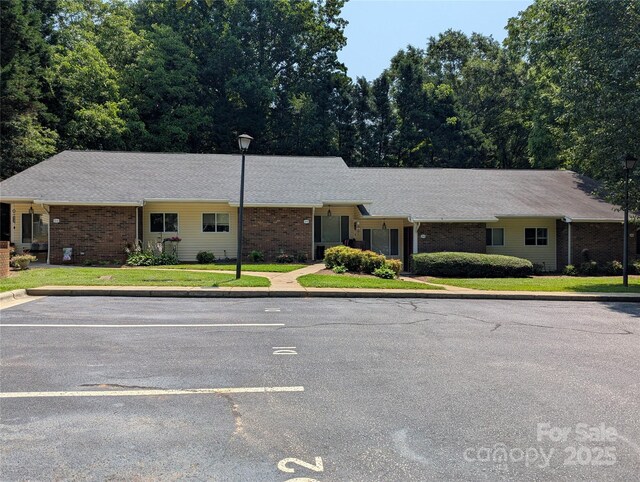 409 4th St SW, Conover, NC 28613 - ranch-style house with uncovered parking and brick siding