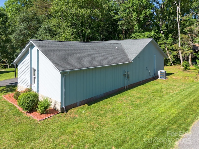 2011 20th Street Pl NE, Hickory, NC 28601 - view of side of home featuring roof with shingles, a yard, and central AC