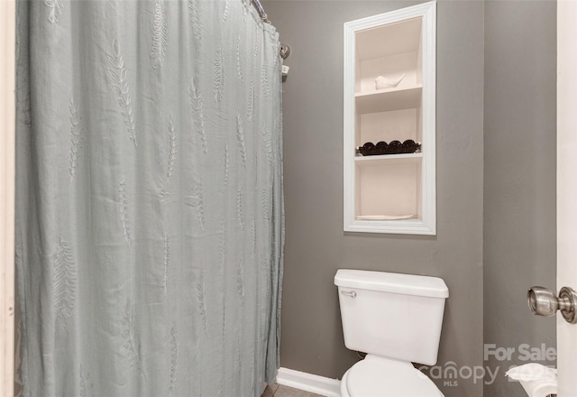 2011 20th Street Pl NE, Hickory, NC 28601 - full bath with toilet, built in features, baseboards, and a shower with curtain
