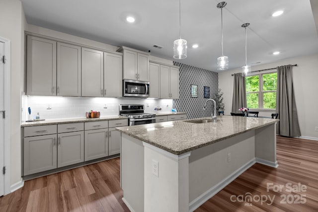 20307 Creek Bend Edge Ct Unit 10, Matthews, NC 28105 - kitchen with stainless steel appliances, wood finished floors, gray cabinets, an island with sink, and recessed lighting