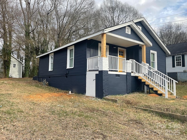 216 N Vance St, Gastonia, NC 28052 - view of front of home featuring a porch, crawl space, and a front yard