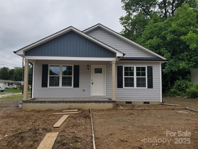 528 S Caldwell St, Salisbury, NC 28144 - bungalow-style house with a porch and crawl space