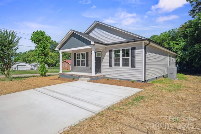 528 S Caldwell St, Salisbury, NC 28144 - view of front of home featuring a porch and crawl space