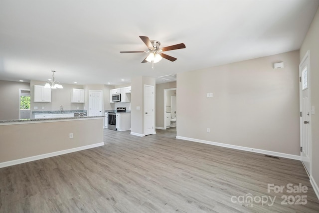 528 S Caldwell St, Salisbury, NC 28144 - unfurnished living room featuring light wood-type flooring, a chandelier, ceiling fan, and recessed lighting