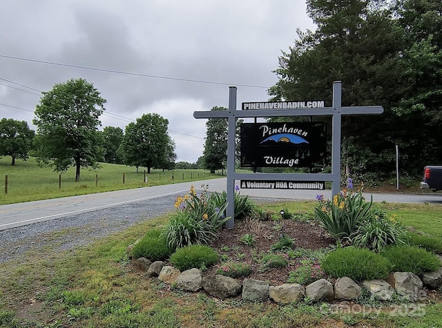 view of community / neighborhood sign
