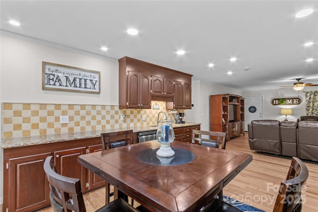 dining area featuring a ceiling fan, light wood finished floors, recessed lighting, and crown molding