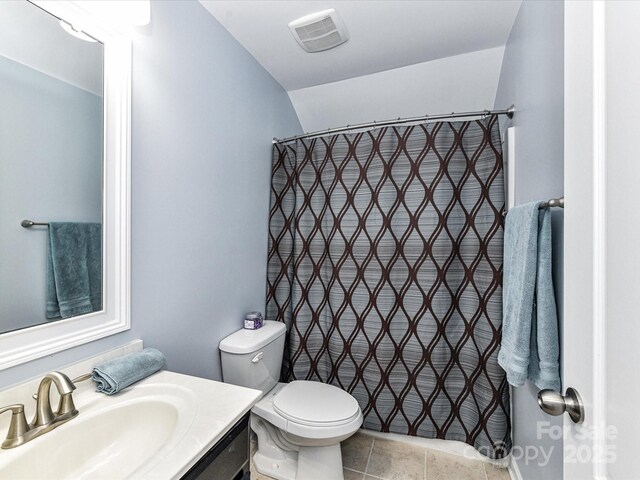 10800 Alabaster Dr, Davidson, NC 28036 - full bath featuring vanity, toilet, a shower with curtain, and lofted ceiling