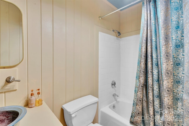 331 Glen Oaks Rd, Charlotte, NC 28270 - bathroom featuring shower / tub combo with curtain and toilet