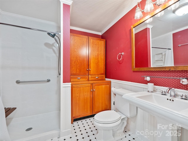 301 Fairway Ln, Spruce Pine, NC 28777 - bathroom featuring crown molding, curtained shower, toilet, a wainscoted wall, and wallpapered walls